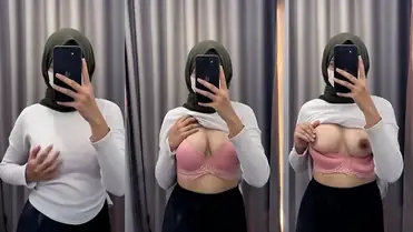 Bokep Hijab Cantik Pamer Dada Mulus Di Toilet poster